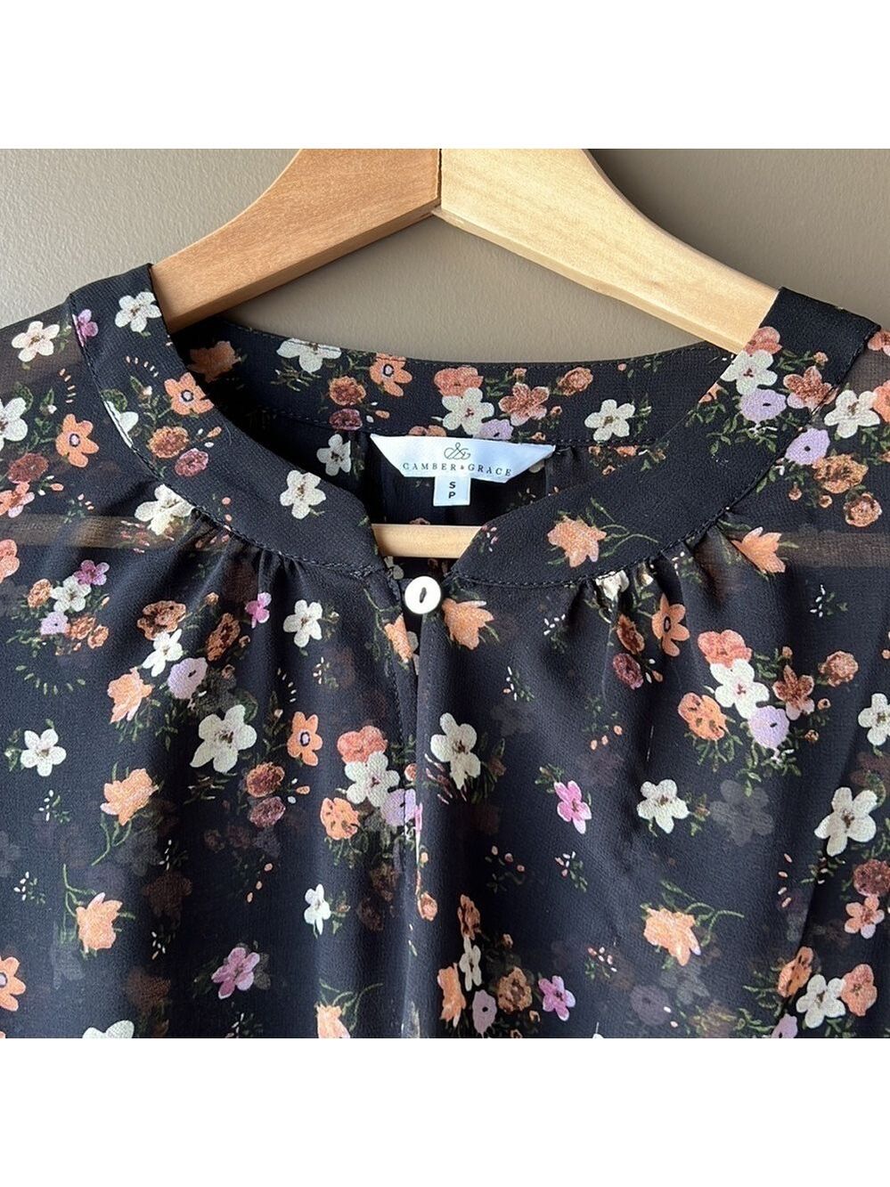 Camber & GRACE Black Floral Sheer Cut Out Sleeve Tunic Small - Picture 9 of 11